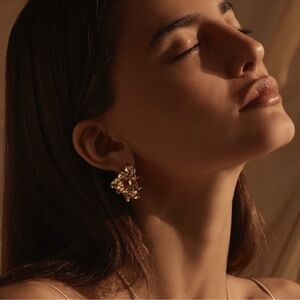 Amber Sceats Gold Reese Earrings NWT